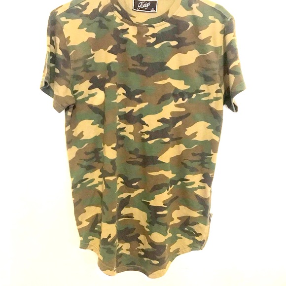Mens camouflage tee with zipper details on the side size medium.. - Picture 1 of 2